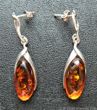 MaxSold Auction: This online auction features sterling silver jewelry, gold-plated jewelry, trinket box, silver and gold-plated trump tokens, various gemstone jewelry,  jewel medal, commemorative spoon, collection of gemstones and much more.