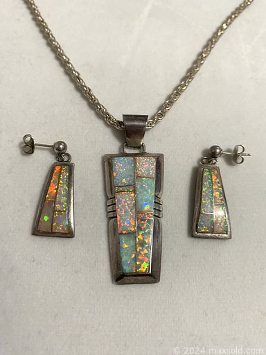 MaxSold Auction: This online auction features vintage Blackware bowl, Disney collectibles, sterling Navajo jewerly, commemorative coin, Keepsake Fairy ornaments, Longaberger baskets, art pottery, coins, comics, vintage Southwest pottery, First Day stamps, vintage children’s books, art glass, and more!