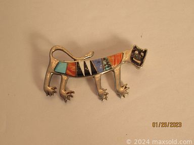 MaxSold Auction: This online auction features jewelry such as vintage brooches, sterling silver, gold-filled rings, and cufflinks, barware, watches, DVDs, video games and much more!