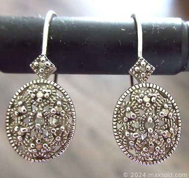 MaxSold Auction: This online auction features items like paintings, framed prints, vintage prints, sewing machines, lawn tools, tools, rugs, the book ends, tents, Harley Davidson items, Harley Davidson clothing, tea wagon, lamp, costume jewelry, brooches, pendants, student microscope and much more!