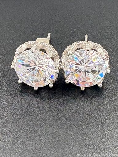 MaxSold Auction: This online auction features gold, silver, & gemstone jewelry, coins, netsukes, jade carvings, watches, vintage pens, and loose gemstones such as diamonds, peridots, amethyst, moonstones, garnets, topaz, opals, rubies, and much, much, more!!!