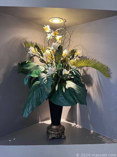 MaxSold Auction: This online auction features art glass, vintage Wakbrzych figurine, small kitchen appliances, ginger jar, metal wall art, vintage Italian Capodimonte, power & hand tools, coins, guitar amp, and much, much, more!