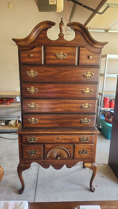 MaxSold Auction: This online auction features quilts, beauty appliances, craft supplies, costume jewellery, leather sofa, vintage vanity, antique lusters, tub chairs, teacup/saucer sets, vintage Pyrex, small kitchen appliances, bar stools, plant pots, executive desk, sewing machines, antique display cabinet, computer desk, power & hand tools, pet products, Tiffany-style lamps, guitar, games, fabric, comics, printer, office supplies, kids books, area rug, garden art, art glass, bike, desk chairs, storage tubs, chest freezer, patio furniture, power washer, garden tools, and much, much, more!!!