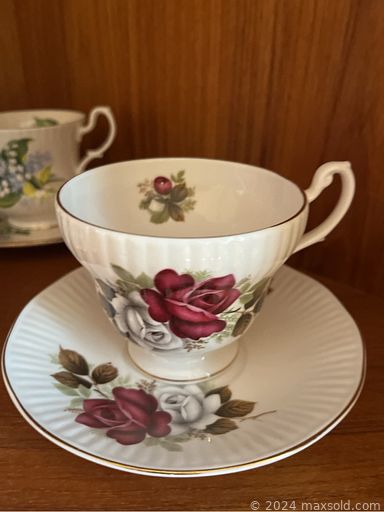 MaxSold Auction: This online auction features patio furniture, copper art & pots, chandeliers, Peppler dining room furniture, oil lamp, teak furniture, teacup/saucer sets, small kitchen appliances, costume jewelry, watches, desks & chairs, ladders, area rug, games, runners, sewing machine, chest freezer, and much, much, more!!