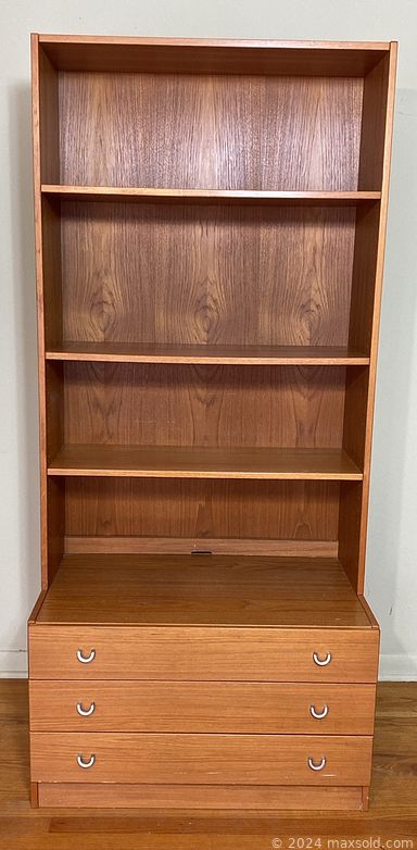 MaxSold Auction: This online auction features sleigh beds, teak furniture, vinyl records, art books, art glass, Evesham dishes, area rugs, stereo components, toys, art pottery, decanters, cameras, outerwear, vintage jewelry, accordion, coins, bank notes, vintage books, watches, BBQ grill, bikes, vintage clothing, sewing machine, patio set, office supplies, soapstones, and much, much, more!!!