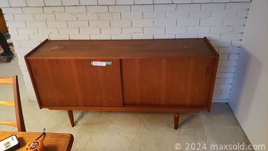 MaxSold Auction: This online auction features teak furniture, fabric art, Swiss chateau china, vintage musical instruments, leather jackets, men’s suits, office supplies, dash cams, leather furniture, small kitchen appliances, refrigerator, yard tools, vinyl records, and much, much, more!!!