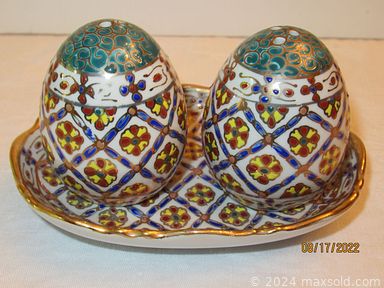 MaxSold Auction: This online auction featuresBert Pumphrey art, antique prints, jewelry, art deco frame, Sears mementos, JFK bronze medal, Halcyon days enamel box, antique egg dish, Lenox coffee pot, art glass, coffee table books, Waterford crystal, Evans purse, clothing, trinket boxes, Thai salt and pepper shaker, rubbing and much more!