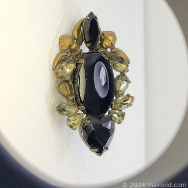 MaxSold Auction: This online auction includes jewelry such as rings, pendants, earrings, necklaces, watches and others, accessories, coins, artworks, boots, enamel jar, selfie stick and much more!