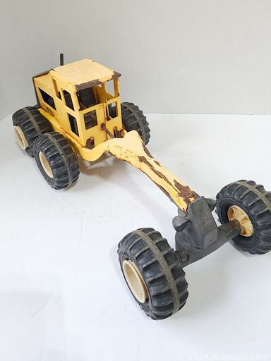 MaxSold Auction: This online auction features cookie jars, Wade Tea figurines, beer tap handles, vehicle emblems, S & P shakers, wood masks, sports trading cards, postcards, collector heads, vinyl records, Star Wars collectibles, Matchbox collector cars, vintage tins, novelty decanters, sewing machine, comics, vintage toys, NHL action figures, and much, much, more!!!