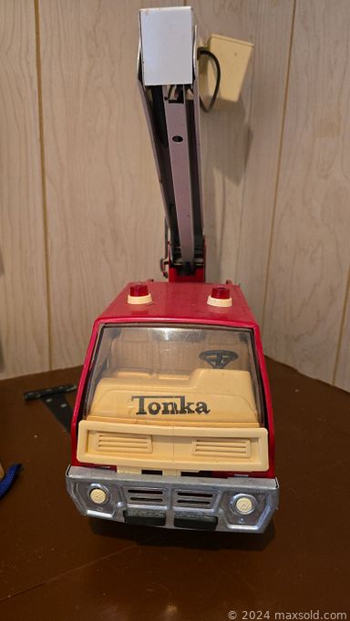 MaxSold Auction: This online auction features brass & glass tables, leather furniture, TV, collector plates, desks, portable AC units, small kitchen appliances, mirrors, toys, sports memorabilia, patio furniture, vinyl records, marionette puppet, games, beauty appliances, costume jewelry, sewing machine, women’s & children’s shoes, wheelchair, art glass, Casio keyboard, pet products, hardware, hand tools, coins, and much, much, more!!!