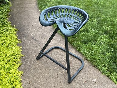 MaxSold Auction: This online auction includes Royal Doulton, Limoges, fishing gear, sports plaque posters, Christmas decor, brassware, ceramics, milk glass, wool blankets, record albums, and much, much more!