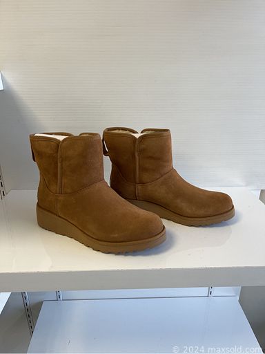 MaxSold Auction: This online auction includes men’s and women’s shoes and boots, boot shapers and more!