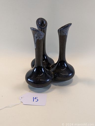 MaxSold Auction: This online auction features art pottery, Hall’s pottery, Watt pottery, depression glass, Homer Laughlin dishes, milk glass, glass perfume bottle, vintage travel case, stand mixer, Salmon Falls pottery, cast iron skillets, vintage cameras, Fiestaware, Royal Doulton figurine, vintage dolls, oil paintings, framed nautical charts, hard-back books and much more!