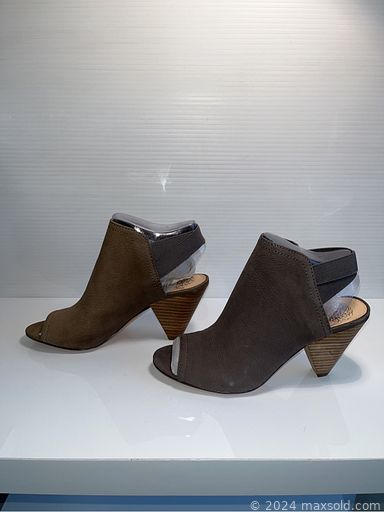 MaxSold Auction: This online auction features new footwear such as Michael Kors, Vince Camuto, Steve Madden, children’s shoes and much more!