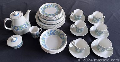 MaxSold Auction: This online auction features vintage Waterford table lamps, art glass, Fat Lava vase, Depression glass, art pottery, area rug, vintage Pyrex, banknotes, Belleek teapot, Lawren Harris prints, art books, game, video game console & accessories, men’s & women’s clothing, and much, much, more!!!