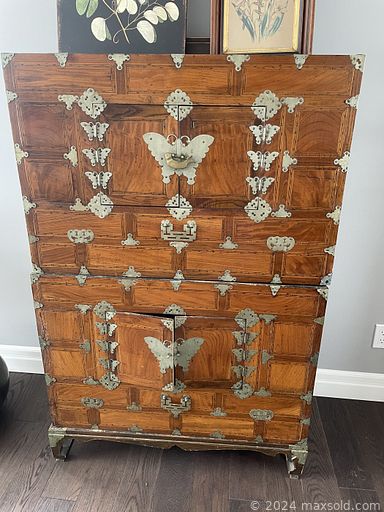 MaxSold Auction: This online auction features leather couch, privacy screen, brass table lamp, bar carts, console table, Victorian bird cage, vintage apothecary cabinet, crane tea server, futon, patio furniture, NIB smart lights, small kitchen appliances and much more!