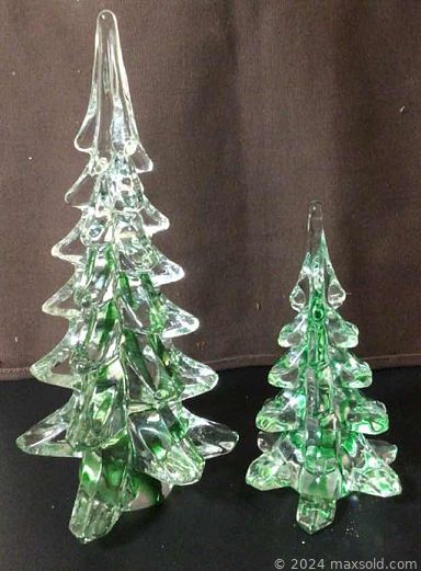 MaxSold Auction: This online auction features vintage sewing machine, copper moulds, MCM furniture, exercise equipment, costume jewelry, cedar chest, art glass, framed wall art, floor & table lamps, small kitchen appliances, vintage cookie jar, pet products, sports equipment, crystal stemware, salt & pepper shakers, garden tools & pots, antique pump organ, patio furniture, antique vanity sets, and much more!