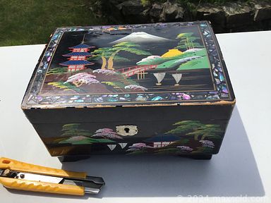 MaxSold Auction: This online auction features Denmark vintage pottery, German porcelain, etched crystal, vintage tea service, Holkham pottery, Staffordshire, stone carvings, Batman, Kiss and other comics, antique milk glass, sculptures and much more!