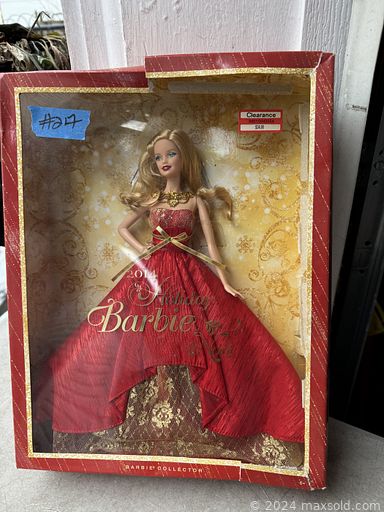 MaxSold Auction: This online auction features sports trading cards, small kitchen appliances, TVs, pet products, toys, outerwear, craft supplies, decanters, men’s & women’s shoes, gaming gear, yard tools, board games, Coca-Cola collection, Pokemon cards, totes, printer, camera, jewelry, NIB vintage Barbies, NIB action figures, NIB POP! Maple Leaf collectibles, and much, much, more!!!nn