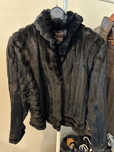 MaxSold Auction: This online auction features women’s boots & shoes, evening bags, scarves, crossbody bags, vintage women’s clothing, outerwear, vintage men’s clothing, leather jackets, prom dresses, formal wear, and much, much, more!!!