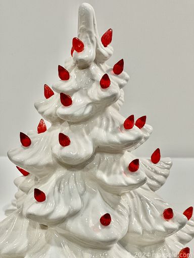 MaxSold Auction: This online auction features art glass, spaghetti lamps, sleigh & snow shadow box, vintage ornaments, Venetian ball mask, vintage ceramic Christmas trees, vinyl records, vintage bar stools, Pyrex glass pots, wicker headboard, vintage biscuit jar, art pottery, vintage hand knit sweaters, souvenir collection, vintage toys, and much, much, more!!!