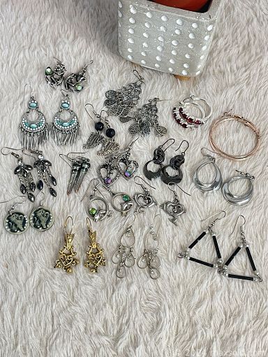 Auction 105969 (1 of 4)