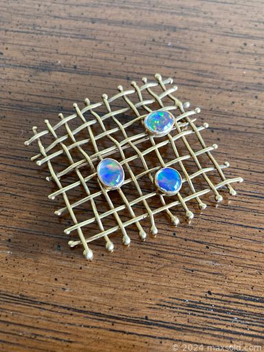 MaxSold Auction: This online auction features crystal chandelier, gold jewelry, Evesham, samovar, cookie jars, collectible plates, teacup/saucer sets, vintage Kaiser vase, novelty bottle stoppers, watches, costume jewelry, art glass, perfume bottles, Hull pottery,  scarves, outerwear, women’s shoes & boots, metal wall sculpture, Drexel Velero bedroom furniture, sports collectibles, vintage books, nesting dolls, vintage brass pieces, and much, much, more!!!n