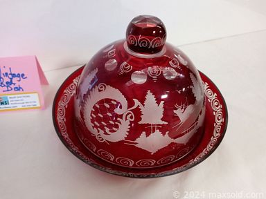 MaxSold Auction: This online auction features Lindner Echt cobalt Bavaria, vintage cranberry glass, antique artwork, NIB lighting, signed collectible figures, silver plate, vintage jewelry-making lots, pottery, stereo speakers, LP records and much more!