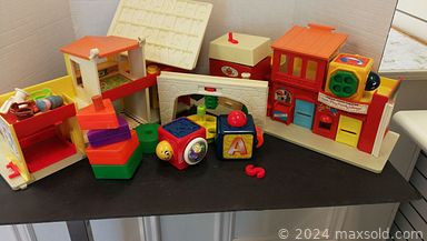 MaxSold Auction: This online auction features art pottery, cameras, vintage toys, S & P shakers, teacup/saucer sets, small kitchen appliances, beer mugs, power tools, milk glass, printer, Moorcroft vase, Cloisonne vase, Hummels, art glass, coins, gold jewelry, watches, bar fridge, area rug, and much, much, more!!!