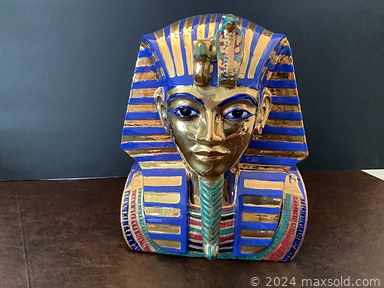 MaxSold Auction: This online auction features antique paintings, Royal Doulton, kitchenware, Hot Wheels, home decor, antique side table, golf clubs, women’s clothing, jewelry and much more!