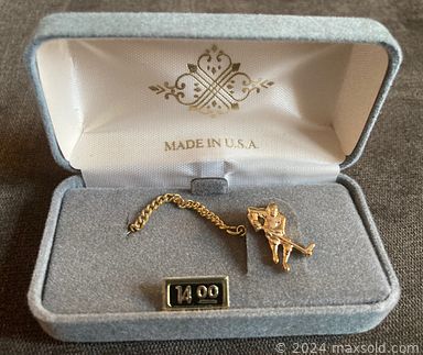 MaxSold Auction: This online auction features 1950’s non-sport trading cards, Superman comics, hockey star cards, golf bag, Men and women’s watch, Official 1992 World Series Baseball, Jarome Iginla 2002 McFarlane figurine and much more!