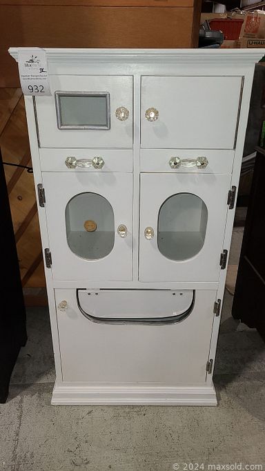 MaxSold Auction: This online auction features antique dressers, antique nightstand set, exercise equipment, vintage wooden mantle, vintage bed frame, automotive storage trunk, bowling balls, golf clubs, power & hand tools, wool rug, vintage hospital cabinet, cast iron heater, upright piano, solar panel, outdoor umbrella, Laserdiscs, vinyl records, sectional sofa and much more!