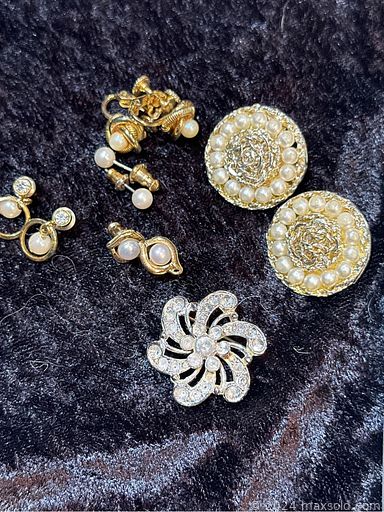 MaxSold Auction: This online auction features vintage Art Deco lamp, area rug, small kitchen appliances, yard games, camping gear, new push mower, fitness gear, patio furniture, art pottery, art glass, hanging stained glass lamp, Maxfield Parrish lithographs, printer, Longaberger basket, desk, TV, vintage wicker, video games, vintage jewelry, Rockwell’s main street buildings, collector spoons, Davie Winger cottages, and much more!