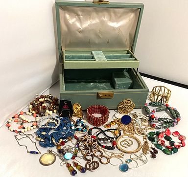 MaxSold Auction: This online auction features vintage Barbie & Ken, Disney collectibles, coins, vintage NIP McDonald’s toys, Madame Alexander dolls, vintage Chevron cars, soapstone carvings, costume jewelry, stamps, cookie jar, vintage souvenir pennants, and much more!
