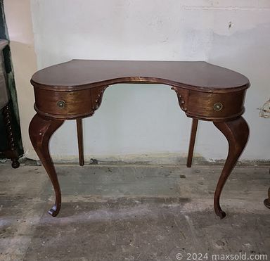 MaxSold Auction: This online auction features vintage 4-poster bed, vintage pottery, art glass, vintage glass decanters, teacup/saucer sets, cuckoo clock, vinyl records, guitar, insulators, vintage washboard and much more!