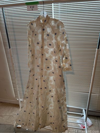 MaxSold Auction: This online auction features women’s clothing such as suits, jackets, dresses, shirts, pants, rompers, mini dresses, tops, tracksuits, cardigans, blouses, gloves, shorts, shoes, leggings, sleepwear, and men’s clothing such as shirts, leather jackets, snow pants, sweaters, jerseys, shoes, blazers, ties, and much, much, more!!!