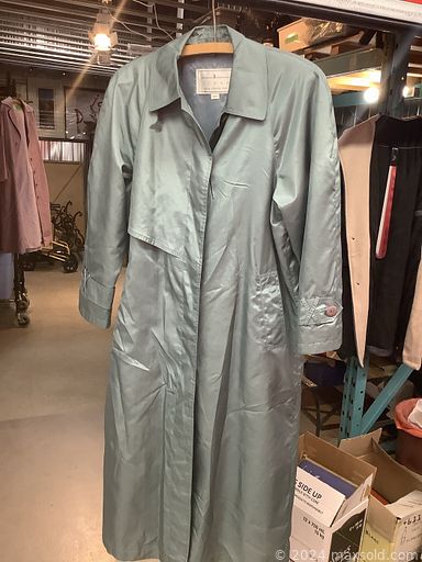 MaxSold Auction: This online auction includes wall art, vintage mirror, weed whacker, snowblower, wine glassware, cutlery, pottery, vintage Safari hats, brassware, vintage stationery, sewing patterns, antique books, miniatures, boxes, vintage compacts, jewelry, accessories, Birks sterling items and more!