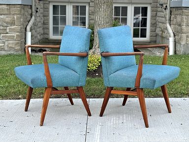 MaxSold Auction: This online auction features vintage MCM Danish chairs, art glass, antique porcelain vases, vintage tiger planter, vintage Royal Doulton figurines, art pottery, vintage S & P shakers, beer steins, vintage tins, decanter, vintage Cloisonne vases, vintage Indigenous art, teacup/saucer sets, vinyl records, and much, much, more!!!