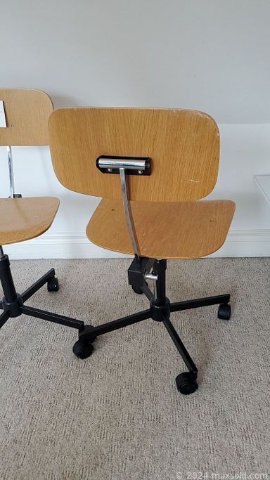 MaxSold Auction: This online auction features area rugs, Fiesta ware, small kitchen appliances, live plant, upright piano, John Guernsey art, women’s clothing, costume jewelry, TV, vintage Denmark desk chairs, exercise equipment, ceramic face mask, blue & white pottery, patio furniture, wicker chairs, dollhouse, art glass, and much, much, more!!!