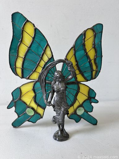 MaxSold Auction: This online auction features George Mueller drawing, Art Deco lamp & sculpture, stained glass lamps, ceiling fixture, & panel, art glass, wood carving, Indigenous artwork, Gary Slipper artwork,  teacup/saucer sets, antique mantle clock, and more!