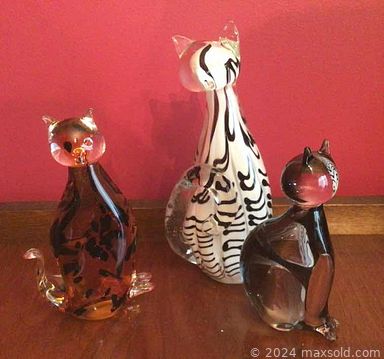 MaxSold Auction: This online auction features vintage children’s books, cat collection, art glass, decorative plates, Fenton glass, Kaiser porcelain, art pottery, Royal Doulton figurines, mantle clocks, hand tools, ladders, vintage cedar chest, Avon spice houses, board games, puzzles, bedding, yard tools, vintage bottles, hospital bed, teapots, small kitchen appliances, teacup/saucer sets, collector spoons, salt & pepper shakers, Denby Troubadour Selection, sterling flatware, vintage glass, Gerhard Heintzman piano, trinket boxes and much more!