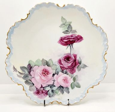 MaxSold Auction: This online auction features linens, vintage bottles, vintage bathroom accessories, restaurant ware, Thirty-One bags, table lamps, vintage costume jewelry, Elvis memorabilia, vintage prints and other wall art, cobalt glass vases, bags, wigs, jats, Campari Negroni lowball glasses, vintage pressed glass, Margaret Wong trinket box, vintage Colclough, Aynsley, Paragon, Royal Albert, Shelley and other china, massagers, J&G Meakin plates, Limoges, vintage Royal Porzellan floral vases and much more!