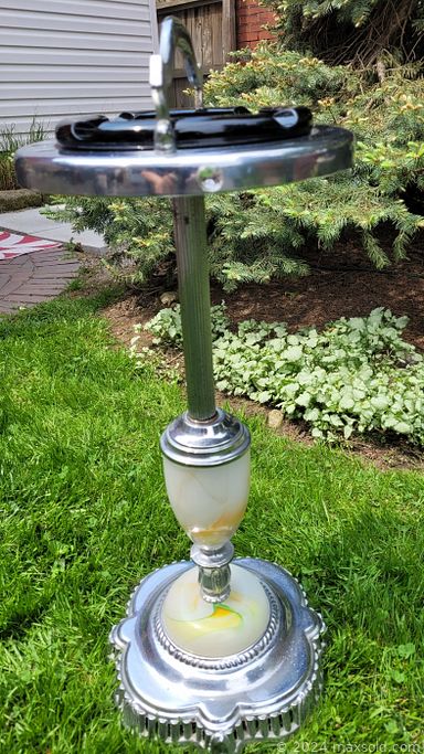 MaxSold Auction: This online charity auction features original signed oil painting, NIB kitchenware, Royal Doulton, furniture such as bunk beds, executive wooden desk, display cabinet, leather chair and antique dining room set, small kitchen appliances, lamps, Lenovo ThinkPad, Hyper Motobike, and much more!