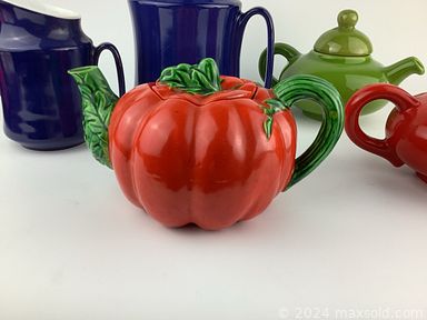 MaxSold Auction: This online auction features wedding ring set, vintage gold jewelry, antique pocket watches, vintage costume jewelry, stair lift, vintage vanity set, antique teapots, vintage Cloisonne pieces, vintage pill boxes, women’s clothing & shoes, vintage books, vintage perfume bottles, art glass, vintage enamel eggs, uranium glass, wicker furniture, and much, much, more!!!