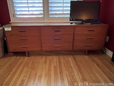 MaxSold Auction: This online auction features farmhouse table & chairs, barrister’s bookcase, baby grand piano, glass top tables, teak furniture, patio furniture, 2 station desk, sectional sofa, TVs, chest freezer, vintage drop leaf table, art pottery, small kitchen appliances, costume jewellery, live plants, area rug, Swarovski figures, printer, accordion, vinyl records, plant pots, lawnmower, golf clubs, outdoor games, and much, much, more!!