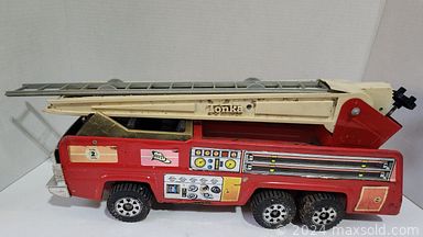 MaxSold Auction: This online auction includes a ship wheel nutcracker, cookie jars, hockey cards, Magic the Gathering cards, vinyl records, wall deco, Tonka truck, diecast cars and other toys, art prints, ashtrays, espresso cups, kitchenware, VHS, DVDs, vintage insulators, comic books, pins, hats, ephemera and more!