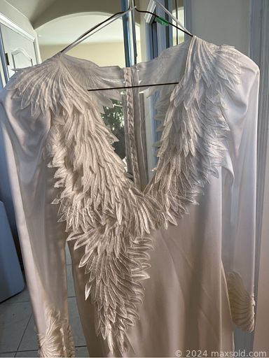 MaxSold Auction: This online auction features women’s dresses, blazers, sweaters, skirts, pants, athletic wear, suits, leggings, evening gowns, pyjamas, vintage wedding dress, outerwear, purses, hats, gloves, belts, scarves, women’s shoes & boots, men’s shirts, pants, sweaters, fabric, and more!!