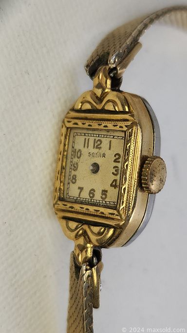 MaxSold Auction: This online auction includes jewelry such as rings, pendants, earrings, necklaces, watches and others, accessories, coins, artworks, boots, enamel jar, selfie stick and much more!