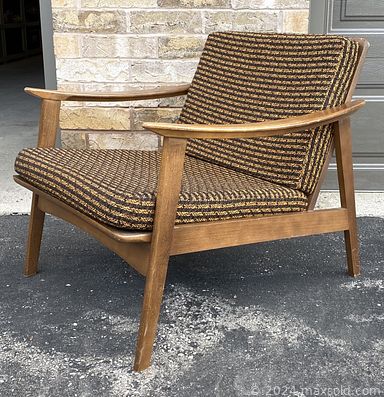 MaxSold Auction: This online auction features MCM lounge chairs, vintage ceramic Christmas trees, Arja Palonen original paintings, vintage porcelain figurines, art glass, art pottery, vintage ashtrays, teacup/saucer sets, vintage Noritake Lustreware items, Hoselton figurine, vintage Satsuma vase, vintage tins, MCM panther sculpture, Indigenous artwork, vintage Pyrex, and much, much, more!!!