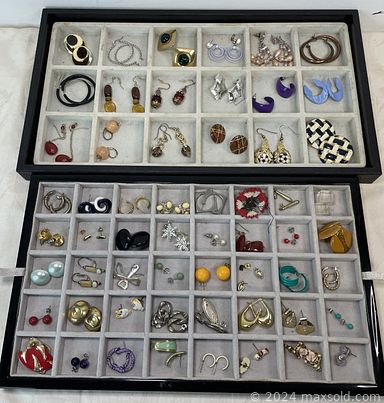 MaxSold Auction: This online auction features Bo Borgstrom mushrooms, Magic the Gathering trading cards, comic books, children’s toys, vintage and modern jewelry, sports collectibles, antique chairs, promotional posters and much more!